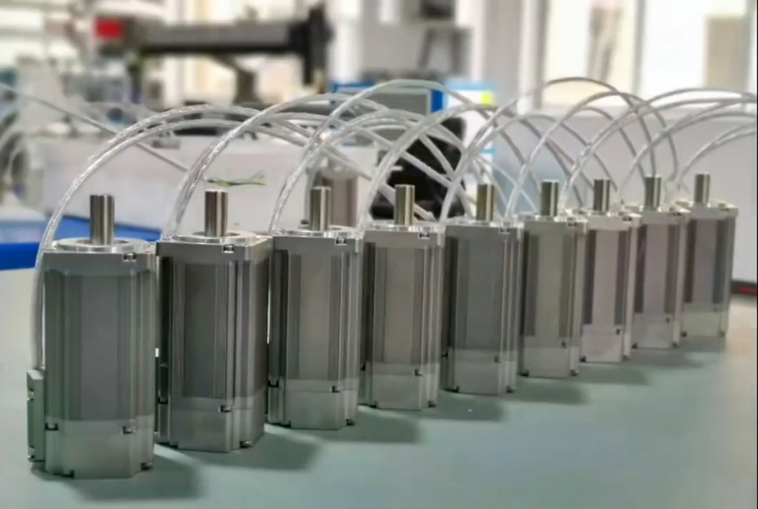 高低溫伺服電機.jpg 高低溫伺服電機.jpg